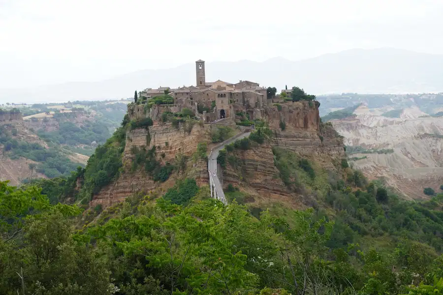 Civita di bagnoregio: un borgo da scoprire